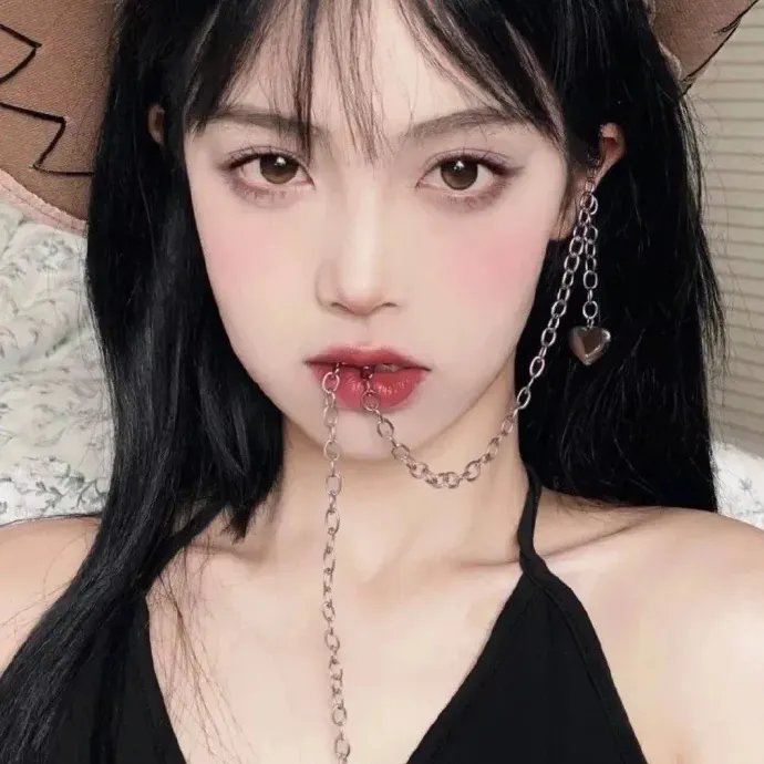 洞里的月亮